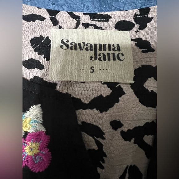 Savanna Jane Cheetah Colorful Embroidered Crinkled Blouse Size Small - Picture 7 of 8